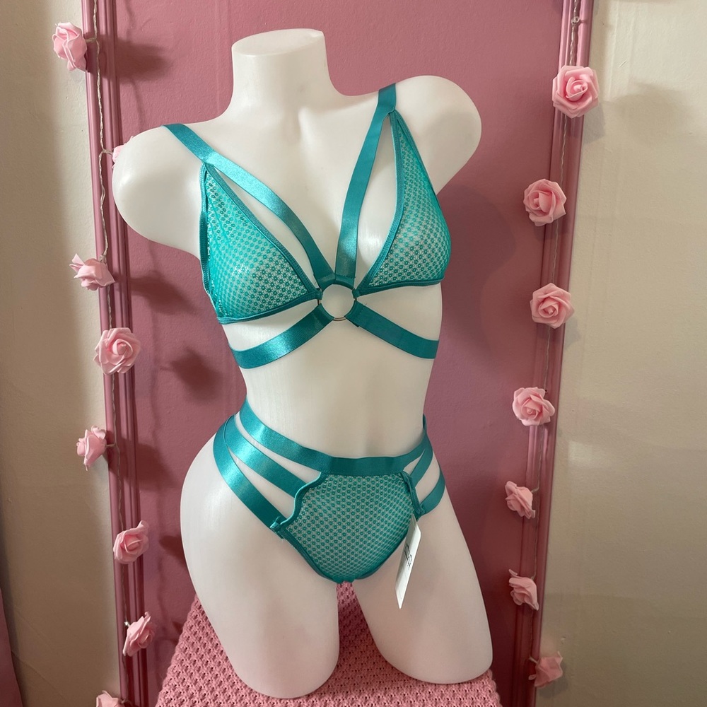 🤪 NWT - MEDIUM - lingerie set aqua - bra top panties gloves sexy panties strap